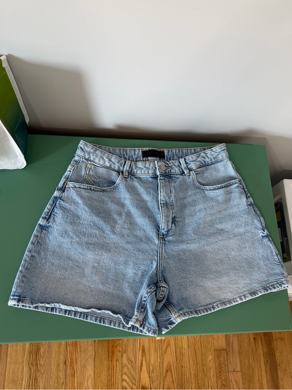 Zara Z1975 mom fit shorts size 10